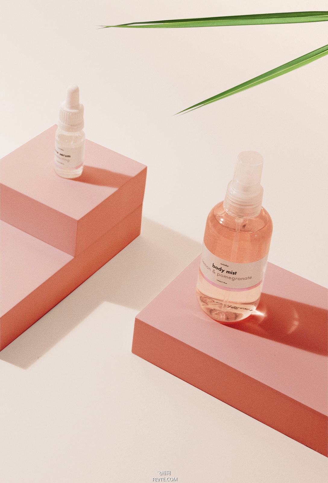 上?；瘖y品包裝瓶廠家談包裝設(shè)計(jì)中的扁平化設(shè)計(jì)理念應(yīng)用研究