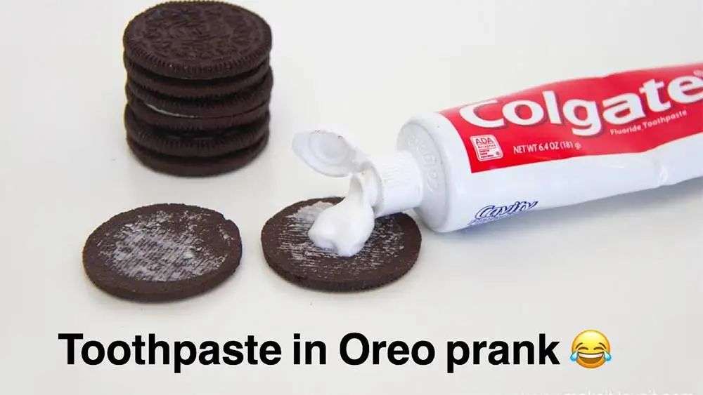 再也不用「擠牙膏」，高露潔換上的「潤滑劑」包裝，讓牙膏從此一滴不剩