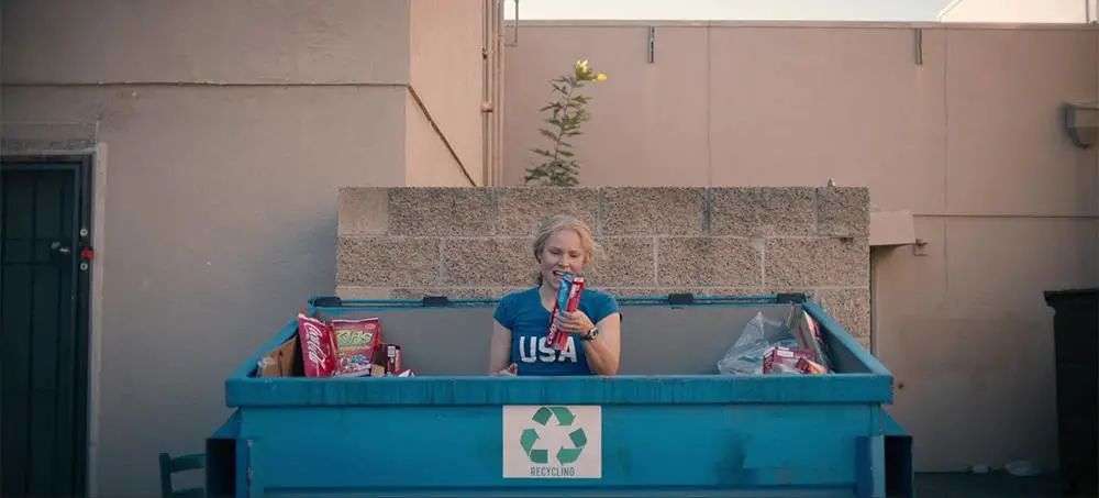 再也不用「擠牙膏」，高露潔換上的「潤滑劑」包裝，讓牙膏從此一滴不剩