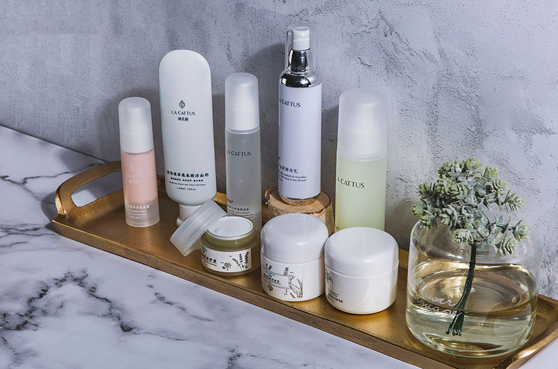 塑料瓶常見(jiàn)的生產(chǎn)工藝與化妝品包裝行業(yè)的新趨勢(shì) 塑料瓶常見(jiàn)的生產(chǎn)工藝與化妝品包裝行業(yè)的新趨勢(shì)